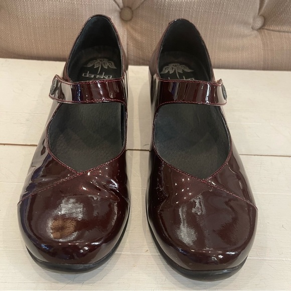 Dansko Black Cherry Patent Leather Opal Mary Janes Flats, size 37 EUR 7 US - Picture 2 of 10
